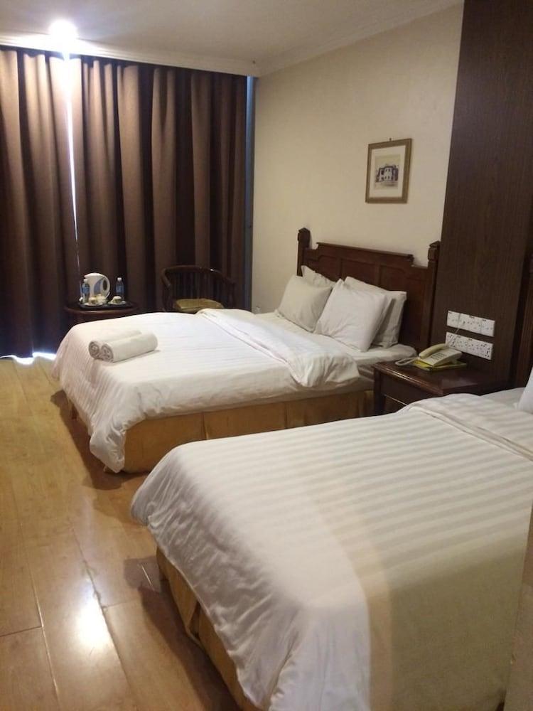 Regal Court Hotel Kuching Exterior photo